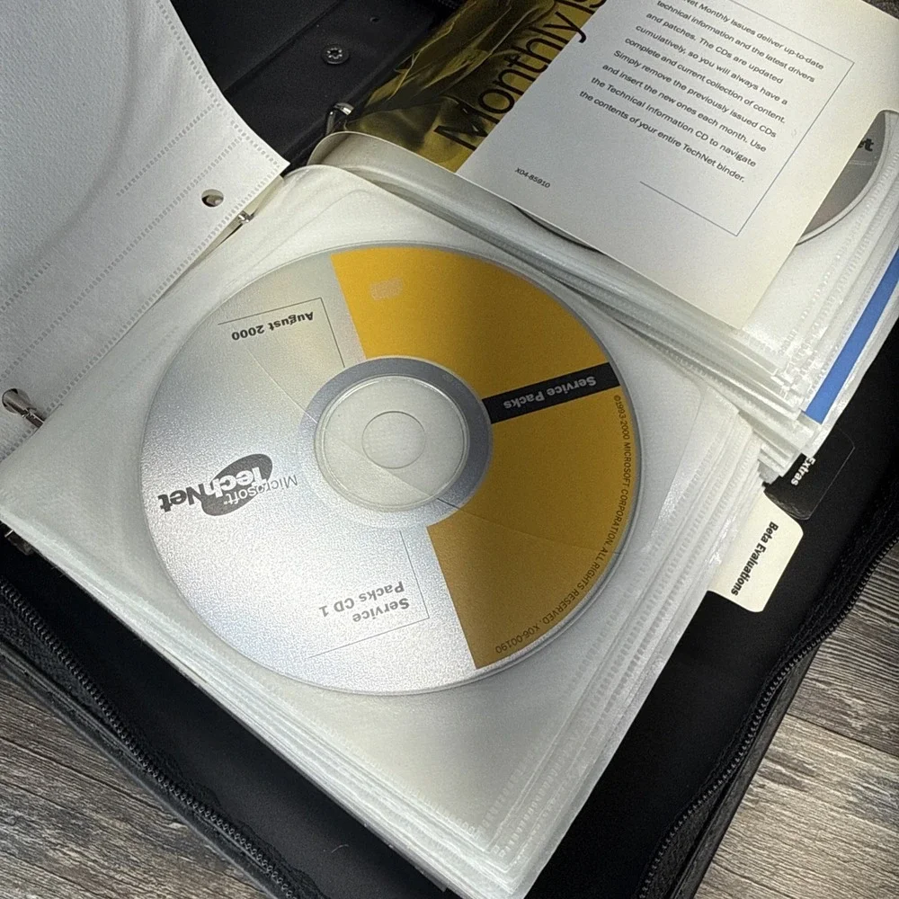 Microsoft TechNet Plus CD Subscription Binder 92 discs 1999-2000 Compete Sets